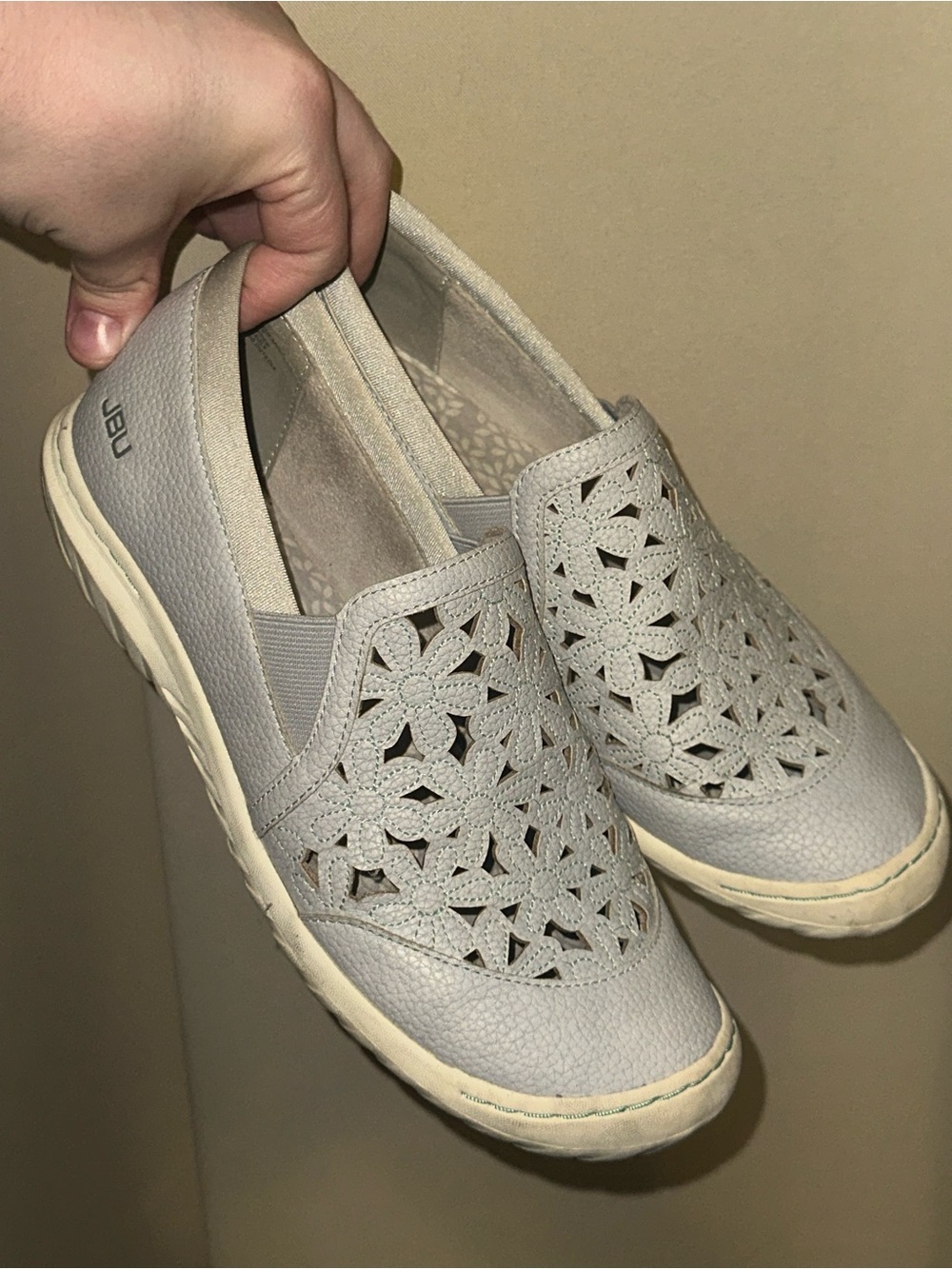 JBU by Jambu Wildflower slip-on casual shoes women’s size 7.5